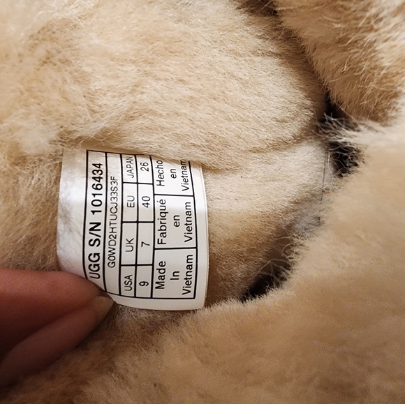 Knee high Ugg boots - Picture 10 of 10